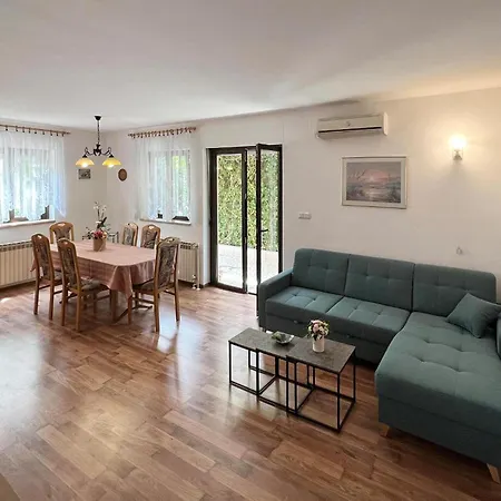 Apartment In With House Sea View *